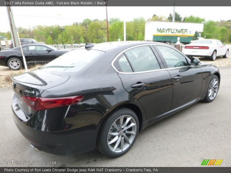 Vulcano Black Metallic / Black 2017 Alfa Romeo Giulia AWD