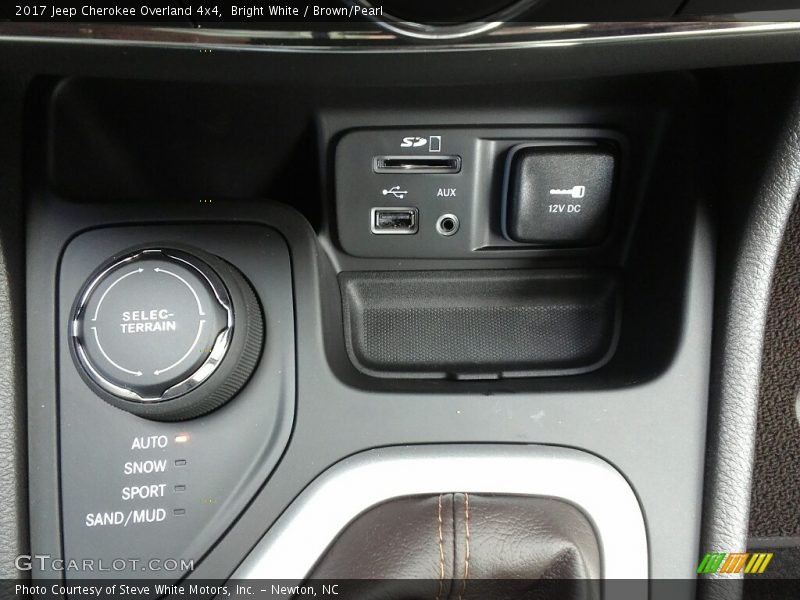 Controls of 2017 Cherokee Overland 4x4