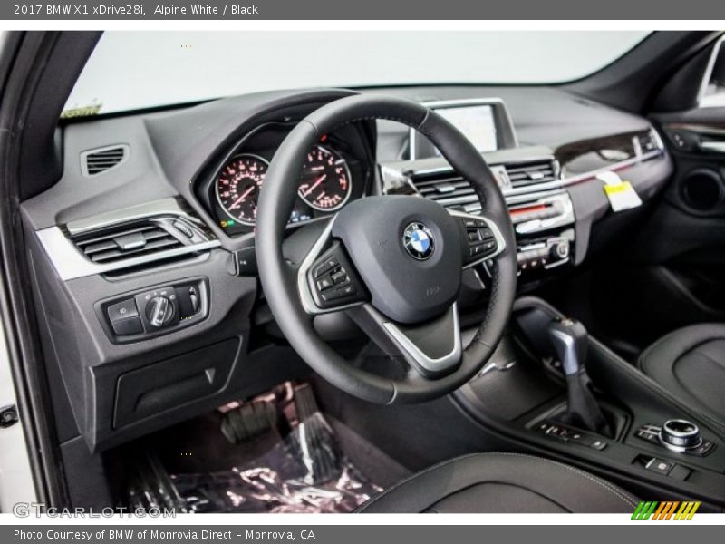 Alpine White / Black 2017 BMW X1 xDrive28i