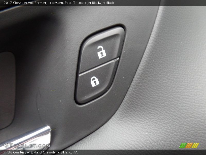 Iridescent Pearl Tricoat / Jet Black/Jet Black 2017 Chevrolet Volt Premier