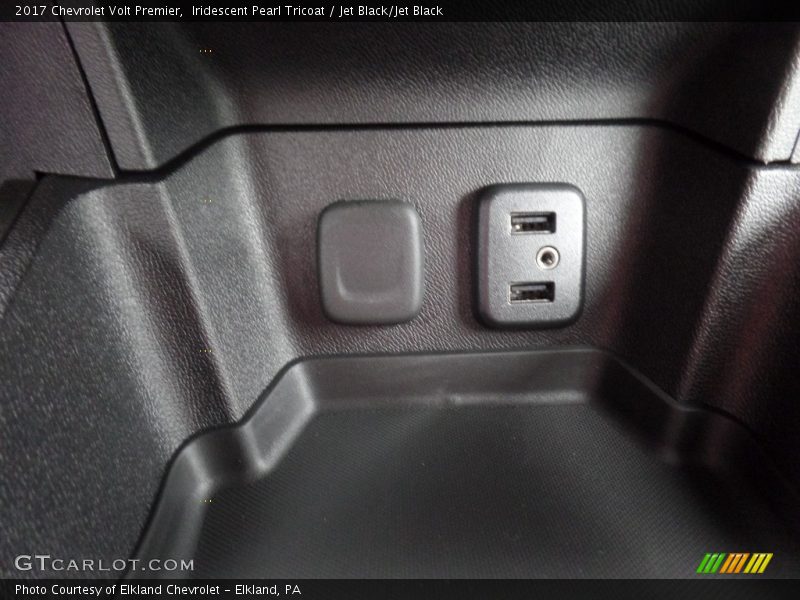 Iridescent Pearl Tricoat / Jet Black/Jet Black 2017 Chevrolet Volt Premier