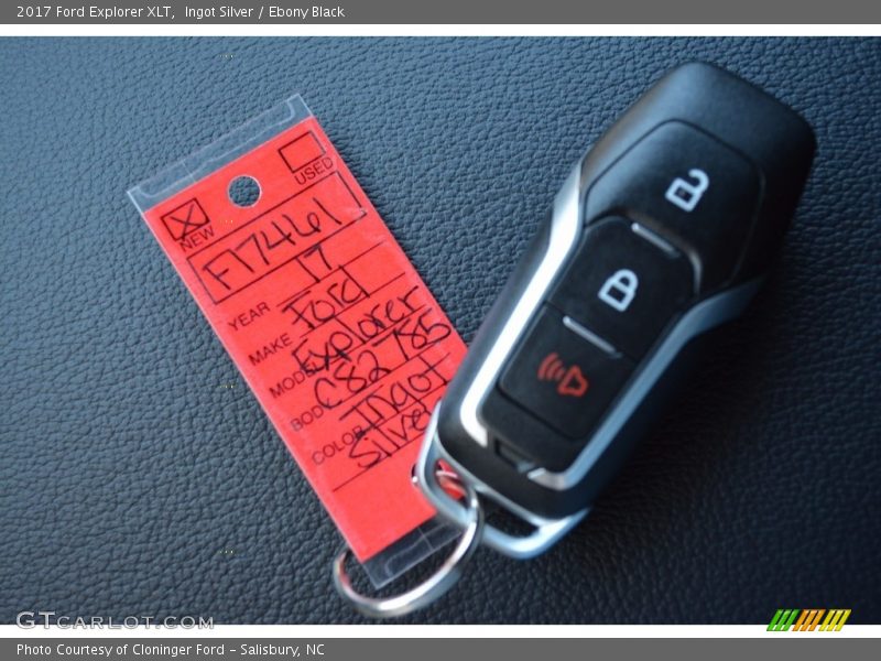 Ingot Silver / Ebony Black 2017 Ford Explorer XLT