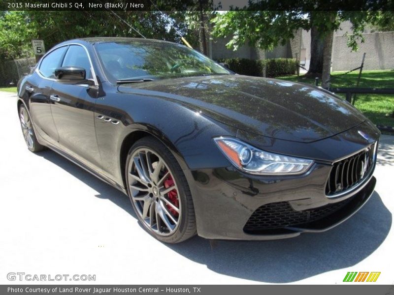 Front 3/4 View of 2015 Ghibli S Q4