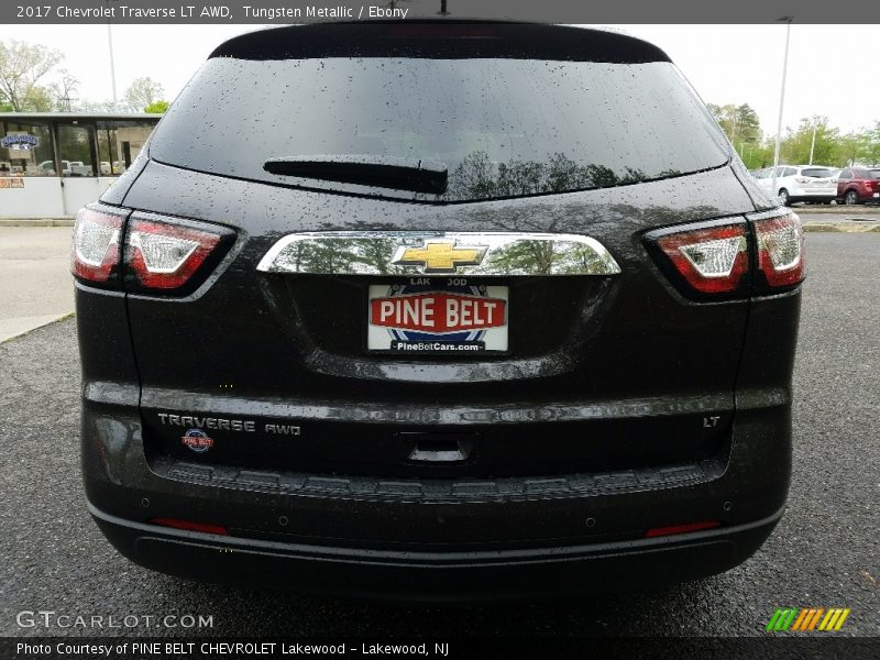 Tungsten Metallic / Ebony 2017 Chevrolet Traverse LT AWD