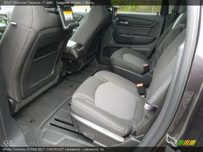 Tungsten Metallic / Ebony 2017 Chevrolet Traverse LT AWD