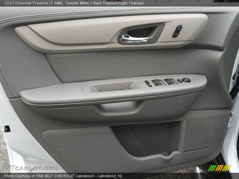 Summit White / Dark Titanium/Light Titanium 2017 Chevrolet Traverse LT AWD