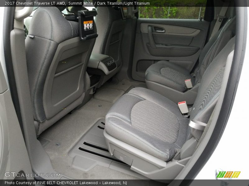 Summit White / Dark Titanium/Light Titanium 2017 Chevrolet Traverse LT AWD