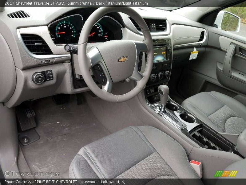 Summit White / Dark Titanium/Light Titanium 2017 Chevrolet Traverse LT AWD