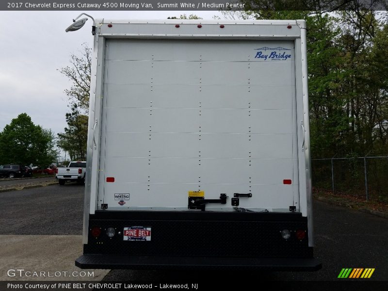 Summit White / Medium Pewter 2017 Chevrolet Express Cutaway 4500 Moving Van