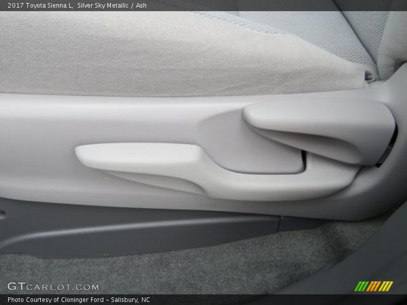Silver Sky Metallic / Ash 2017 Toyota Sienna L