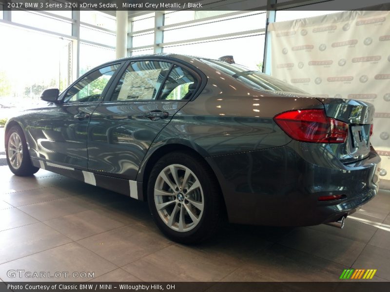 Mineral Grey Metallic / Black 2017 BMW 3 Series 320i xDrive Sedan