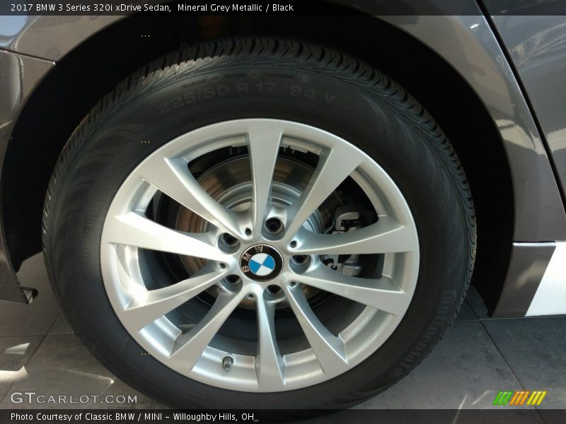 Mineral Grey Metallic / Black 2017 BMW 3 Series 320i xDrive Sedan