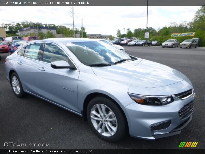 Front 3/4 View of 2017 Malibu LT