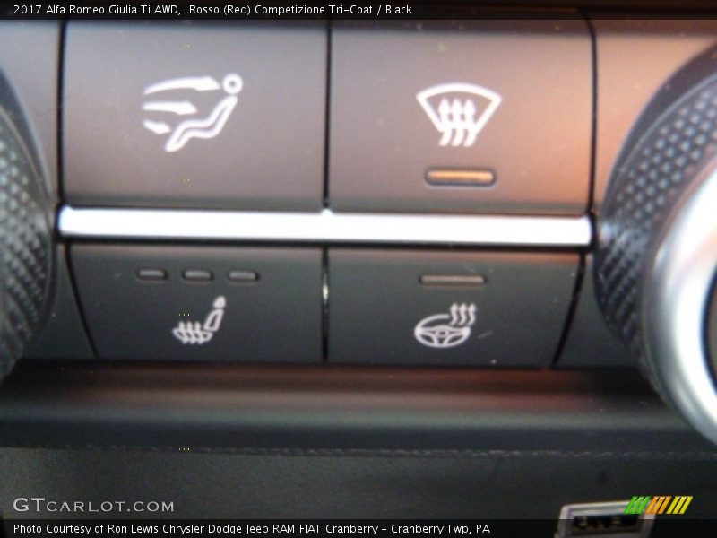 Rosso (Red) Competizione Tri-Coat / Black 2017 Alfa Romeo Giulia Ti AWD