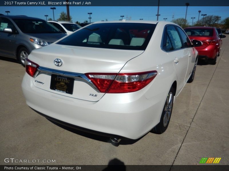 Blizzard White Pearl / Ash 2017 Toyota Camry XLE