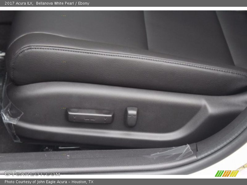 Bellanova White Pearl / Ebony 2017 Acura ILX
