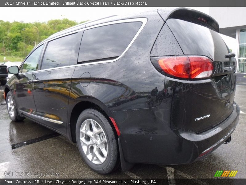 Brilliant Black Crystal Pearl / Black/Deep Mocha 2017 Chrysler Pacifica Limited