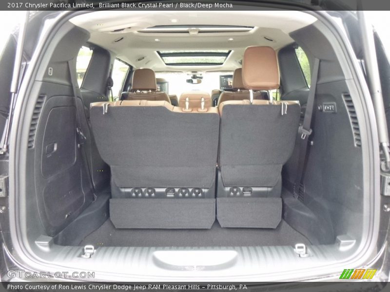 Brilliant Black Crystal Pearl / Black/Deep Mocha 2017 Chrysler Pacifica Limited
