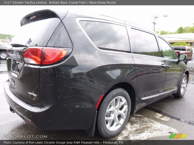 Brilliant Black Crystal Pearl / Black/Deep Mocha 2017 Chrysler Pacifica Limited