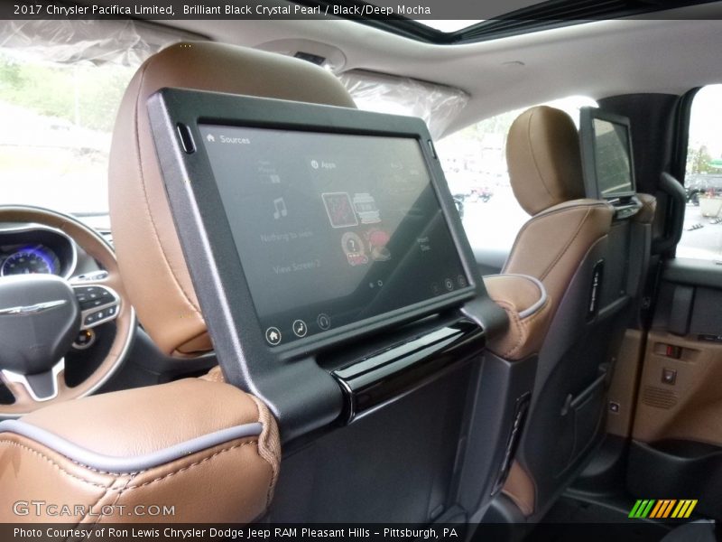 Brilliant Black Crystal Pearl / Black/Deep Mocha 2017 Chrysler Pacifica Limited