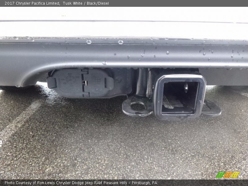 Tusk White / Black/Diesel 2017 Chrysler Pacifica Limited