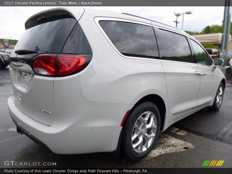Tusk White / Black/Diesel 2017 Chrysler Pacifica Limited