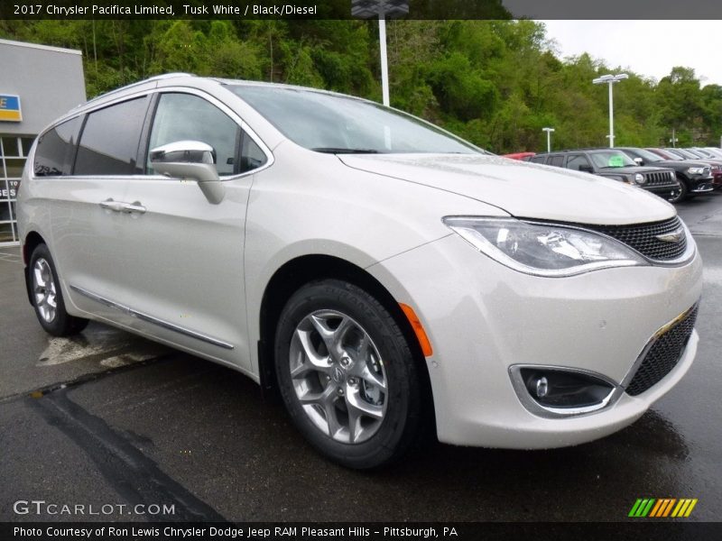 Tusk White / Black/Diesel 2017 Chrysler Pacifica Limited