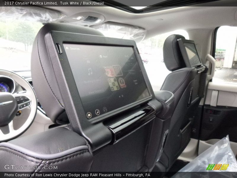 Tusk White / Black/Diesel 2017 Chrysler Pacifica Limited