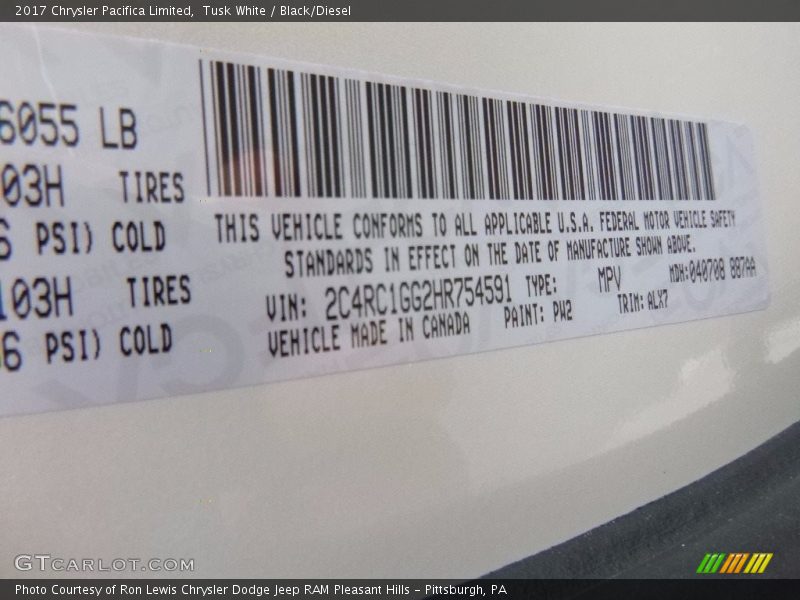 Tusk White / Black/Diesel 2017 Chrysler Pacifica Limited