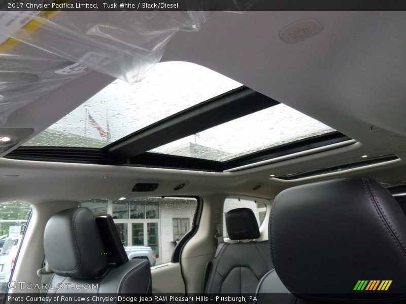 Tusk White / Black/Diesel 2017 Chrysler Pacifica Limited