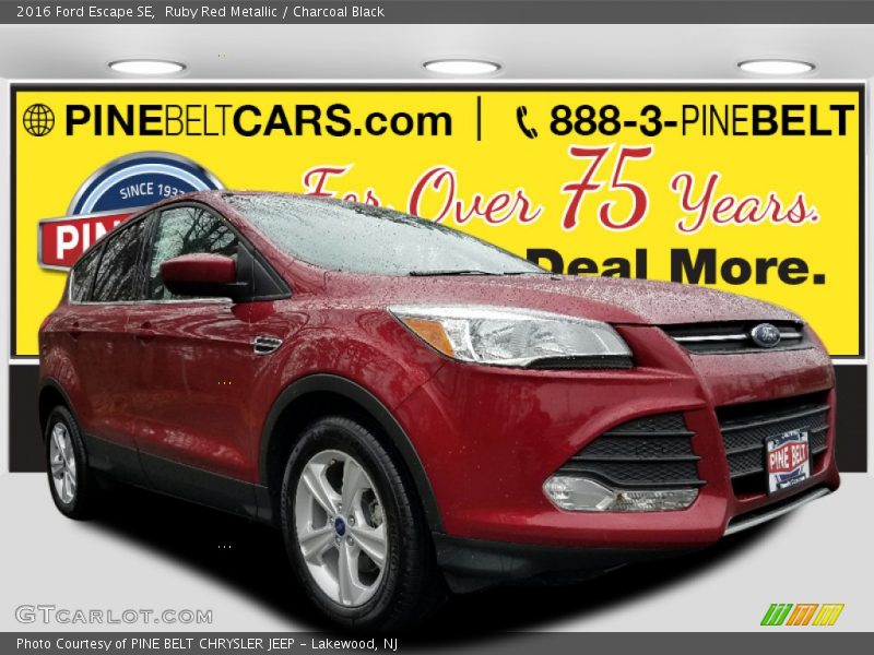 Ruby Red Metallic / Charcoal Black 2016 Ford Escape SE