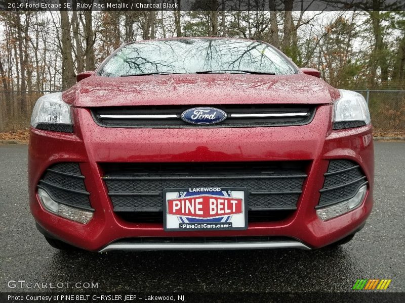 Ruby Red Metallic / Charcoal Black 2016 Ford Escape SE