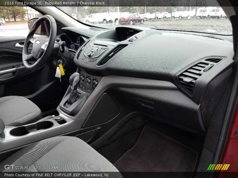 Ruby Red Metallic / Charcoal Black 2016 Ford Escape SE