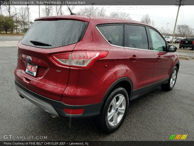 Ruby Red Metallic / Charcoal Black 2016 Ford Escape SE