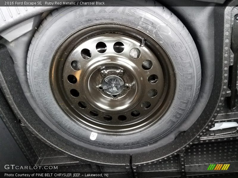 Ruby Red Metallic / Charcoal Black 2016 Ford Escape SE