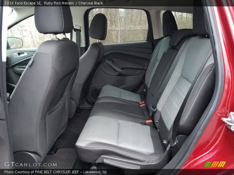 Ruby Red Metallic / Charcoal Black 2016 Ford Escape SE