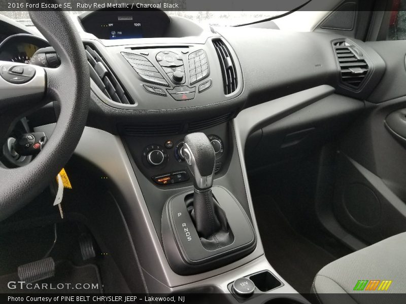 Ruby Red Metallic / Charcoal Black 2016 Ford Escape SE