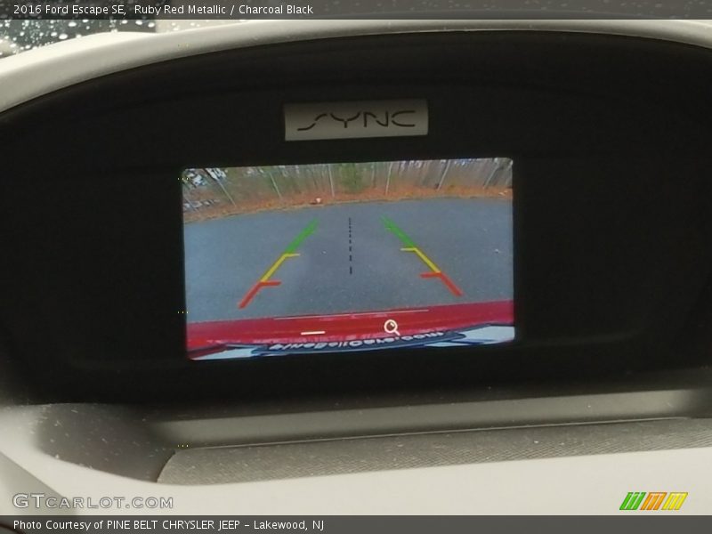 Ruby Red Metallic / Charcoal Black 2016 Ford Escape SE