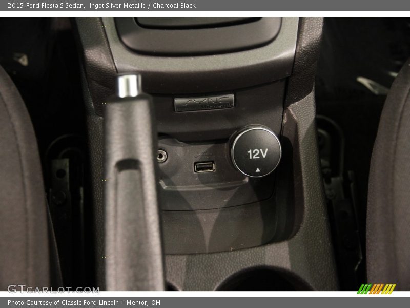 Ingot Silver Metallic / Charcoal Black 2015 Ford Fiesta S Sedan