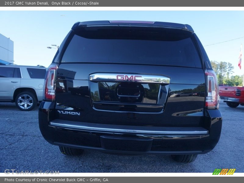 Onyx Black / Cocoa/­Shale 2017 GMC Yukon Denali