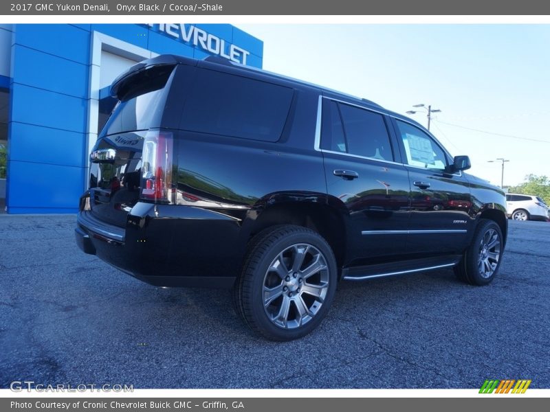 Onyx Black / Cocoa/­Shale 2017 GMC Yukon Denali