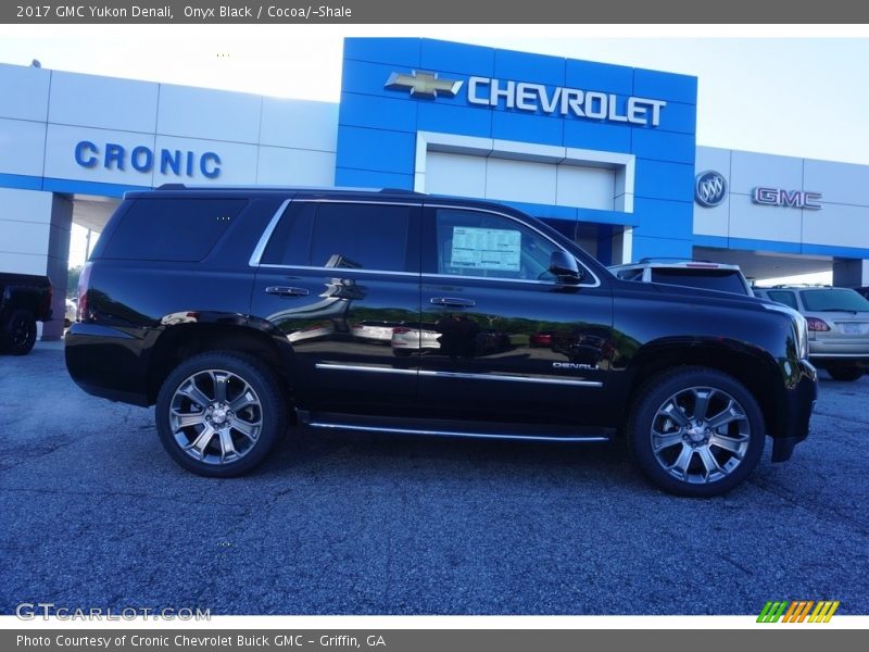 Onyx Black / Cocoa/­Shale 2017 GMC Yukon Denali