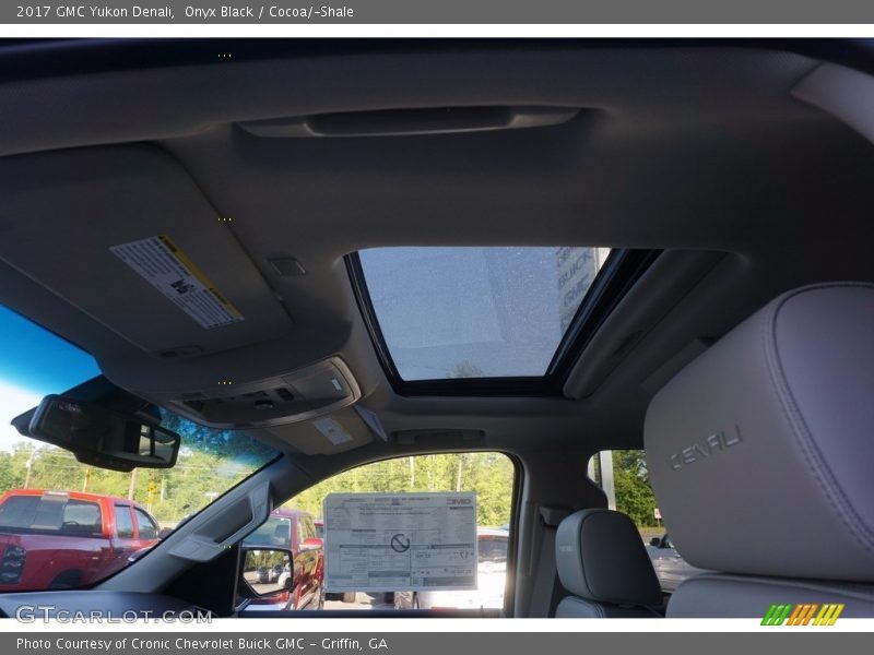 Onyx Black / Cocoa/­Shale 2017 GMC Yukon Denali