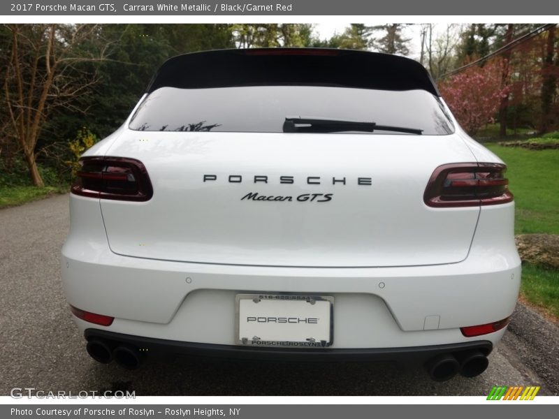 Carrara White Metallic / Black/Garnet Red 2017 Porsche Macan GTS