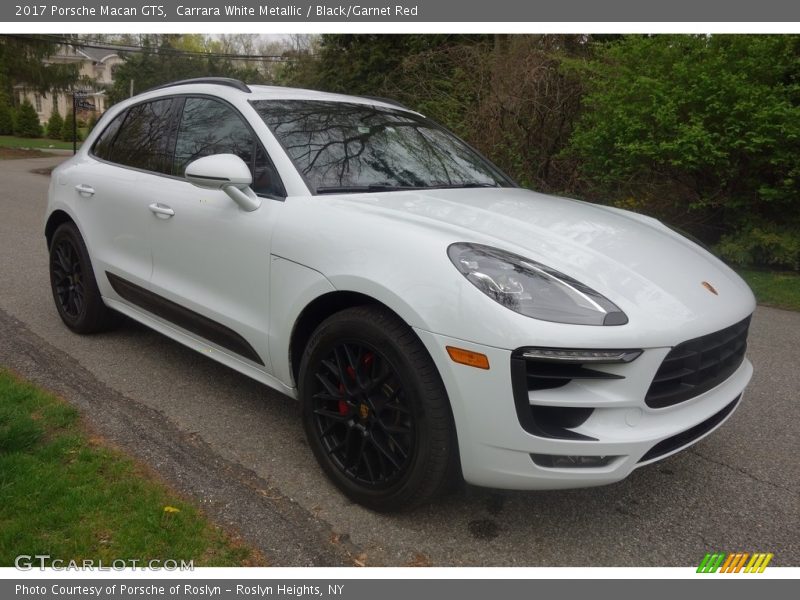 Carrara White Metallic / Black/Garnet Red 2017 Porsche Macan GTS