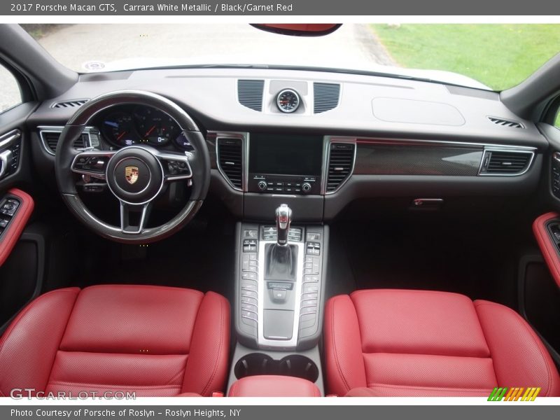 Dashboard of 2017 Macan GTS