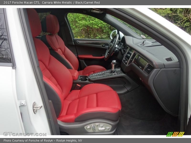 Front Seat of 2017 Macan GTS