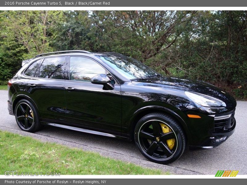 Front 3/4 View of 2016 Cayenne Turbo S