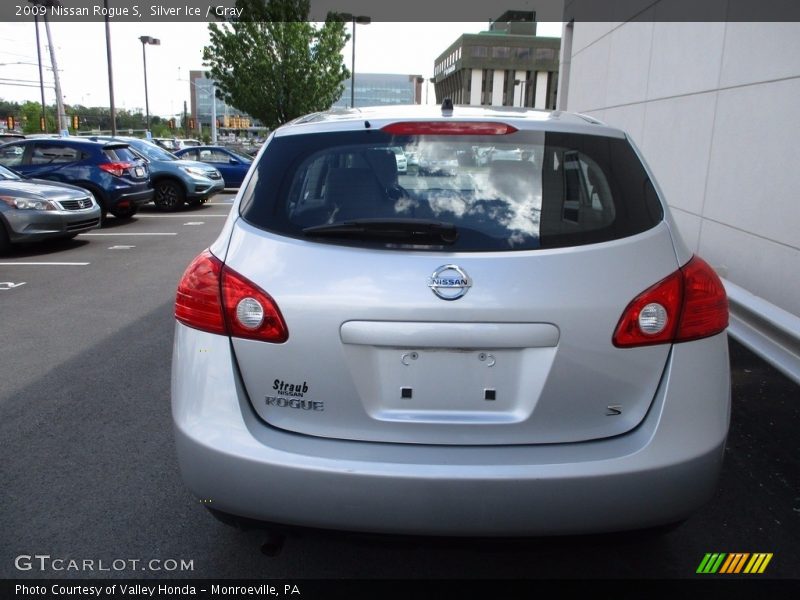Silver Ice / Gray 2009 Nissan Rogue S