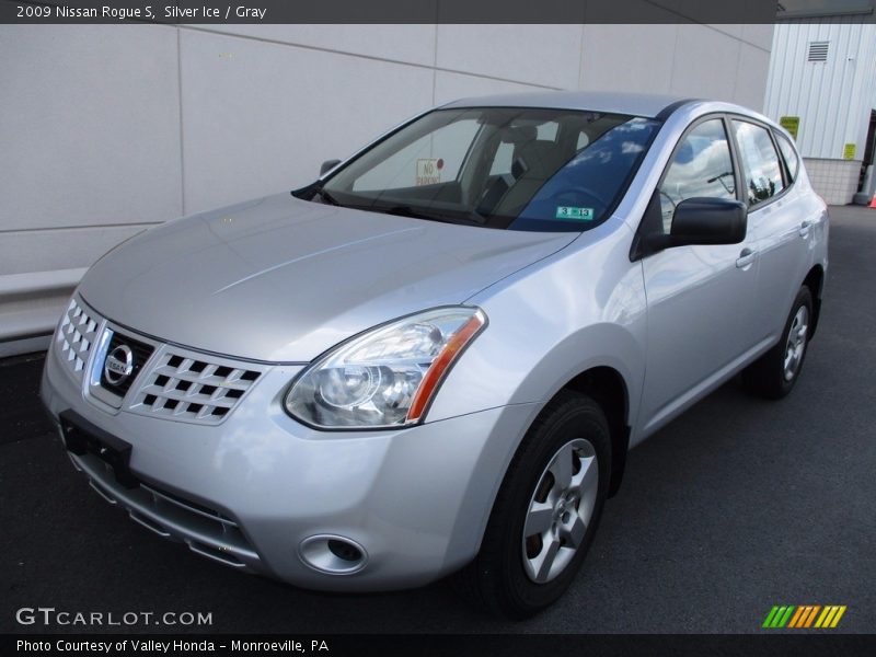 Front 3/4 View of 2009 Rogue S